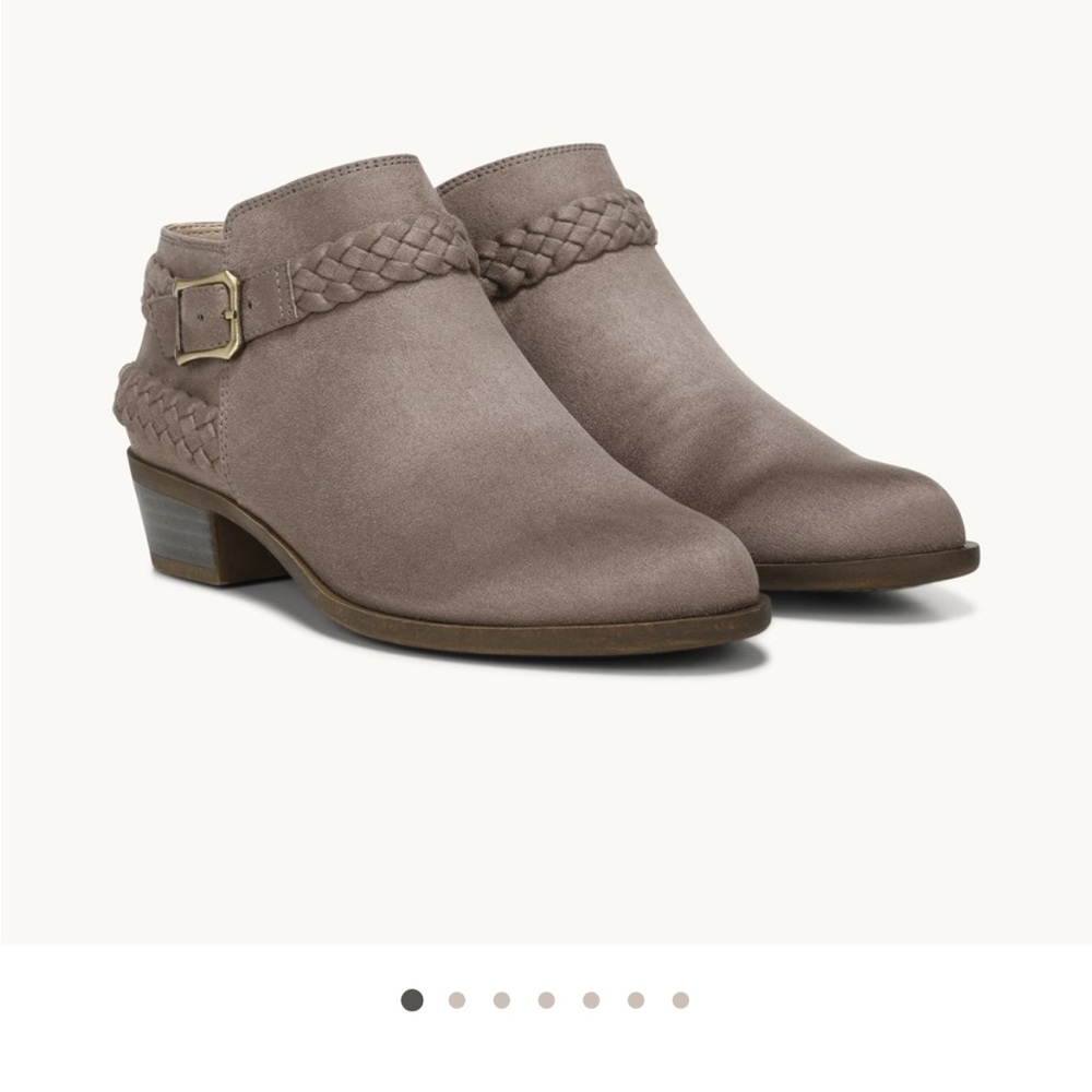 Lifestride Velocity 2.0 booties in mushroom. Size 8. Never worn.